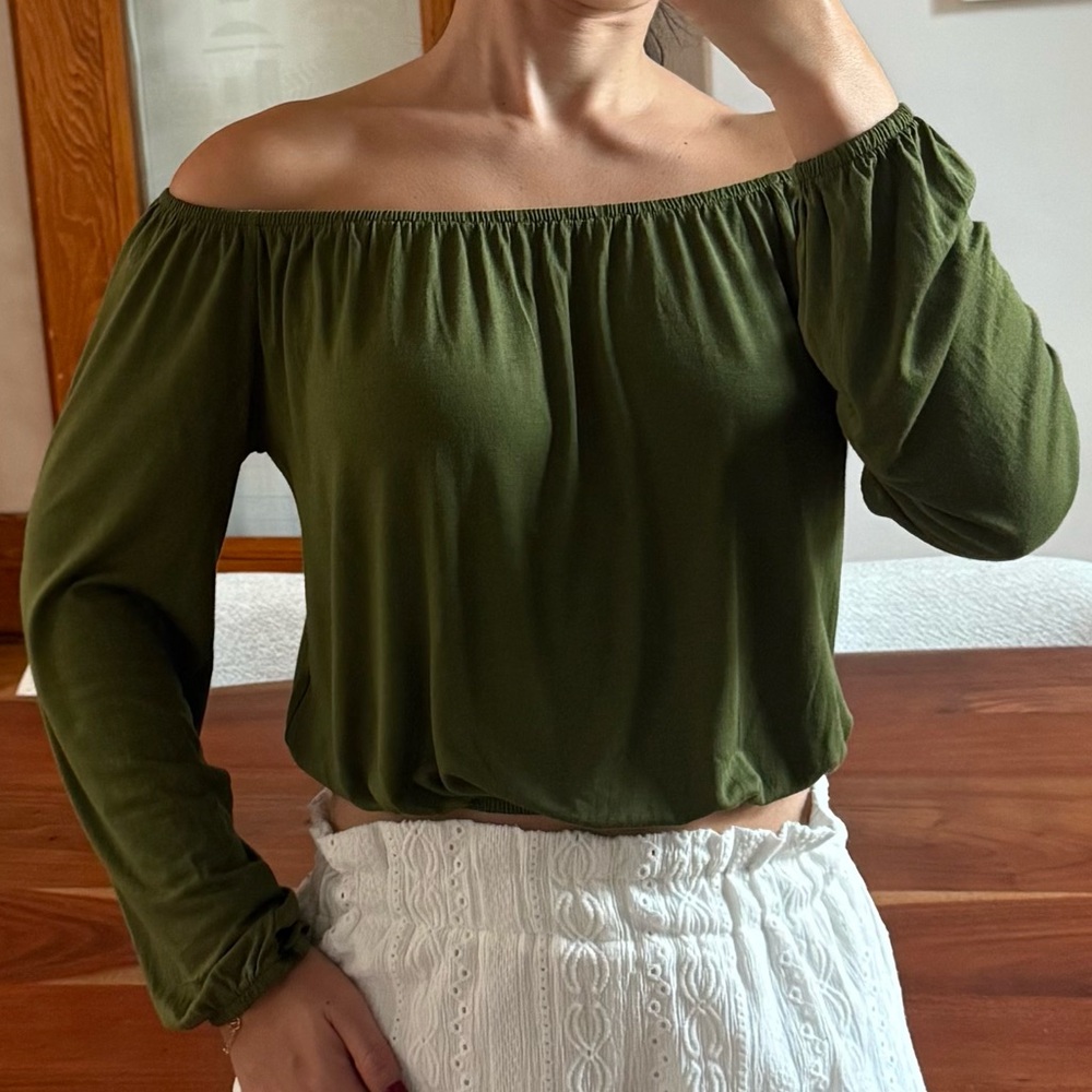 3/$25✨H&M Khaki Off-Shoulder Top – Olive Green (Size Small)